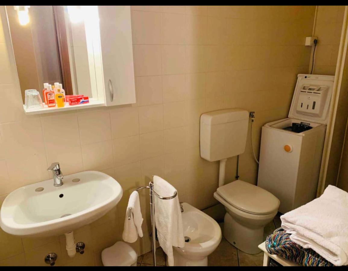 Maura'S B&B Галарате Екстериор снимка