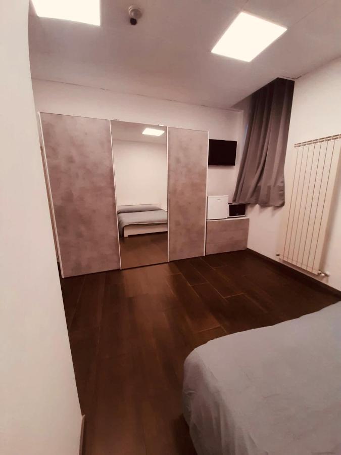 Maura'S B&B Галарате Екстериор снимка
